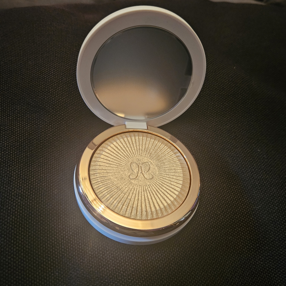 Anastasia Beverly Hills Glow Seeker Highlighter